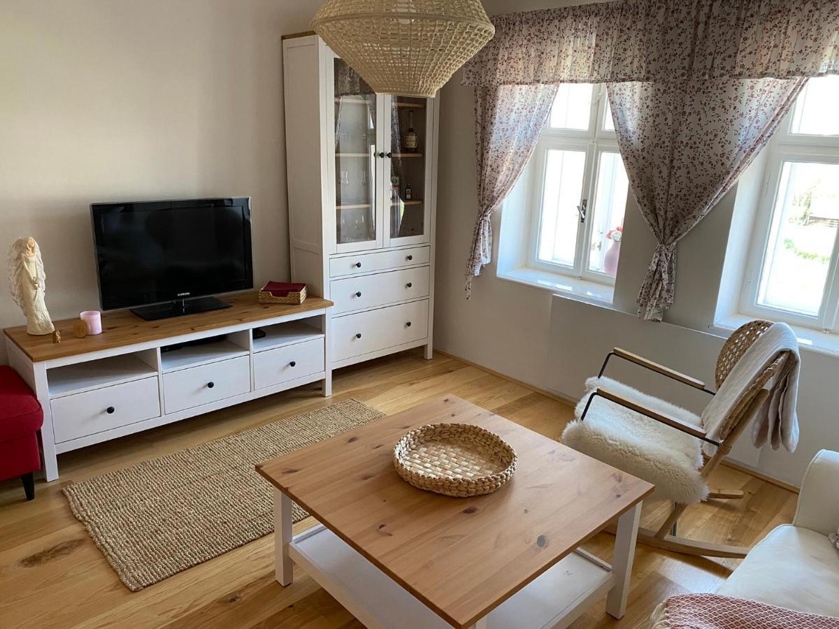 Tupesy Nad Slovackym Sklipkemヴィラ エクステリア 写真